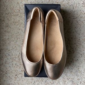 NWT - Naturalizer Flexy Gold Flats size 10